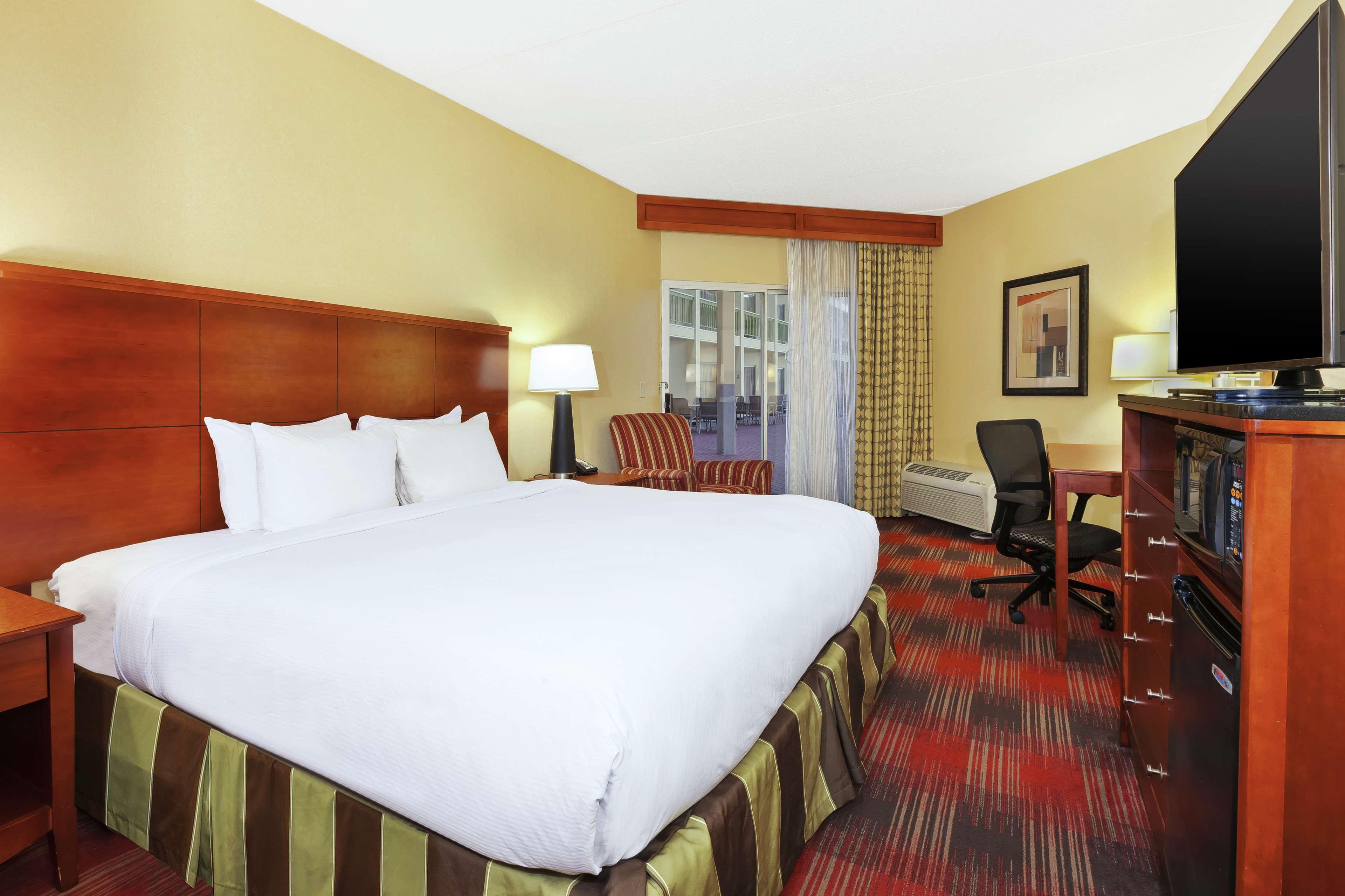 Doubletree By Hilton Holland Hotel Buitenkant foto
