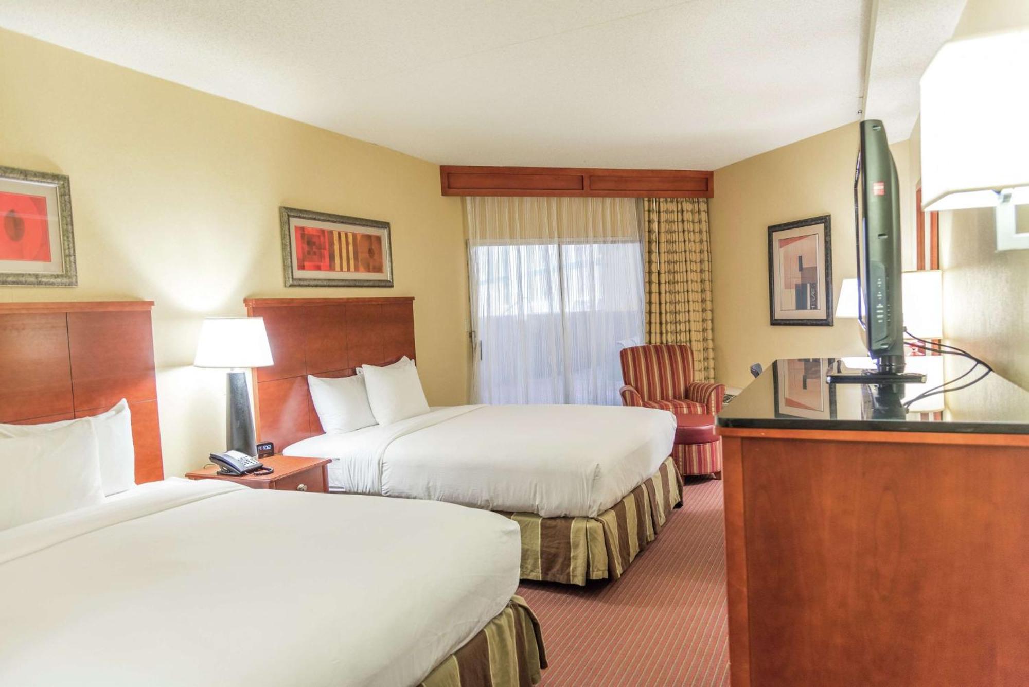 Doubletree By Hilton Holland Hotel Buitenkant foto