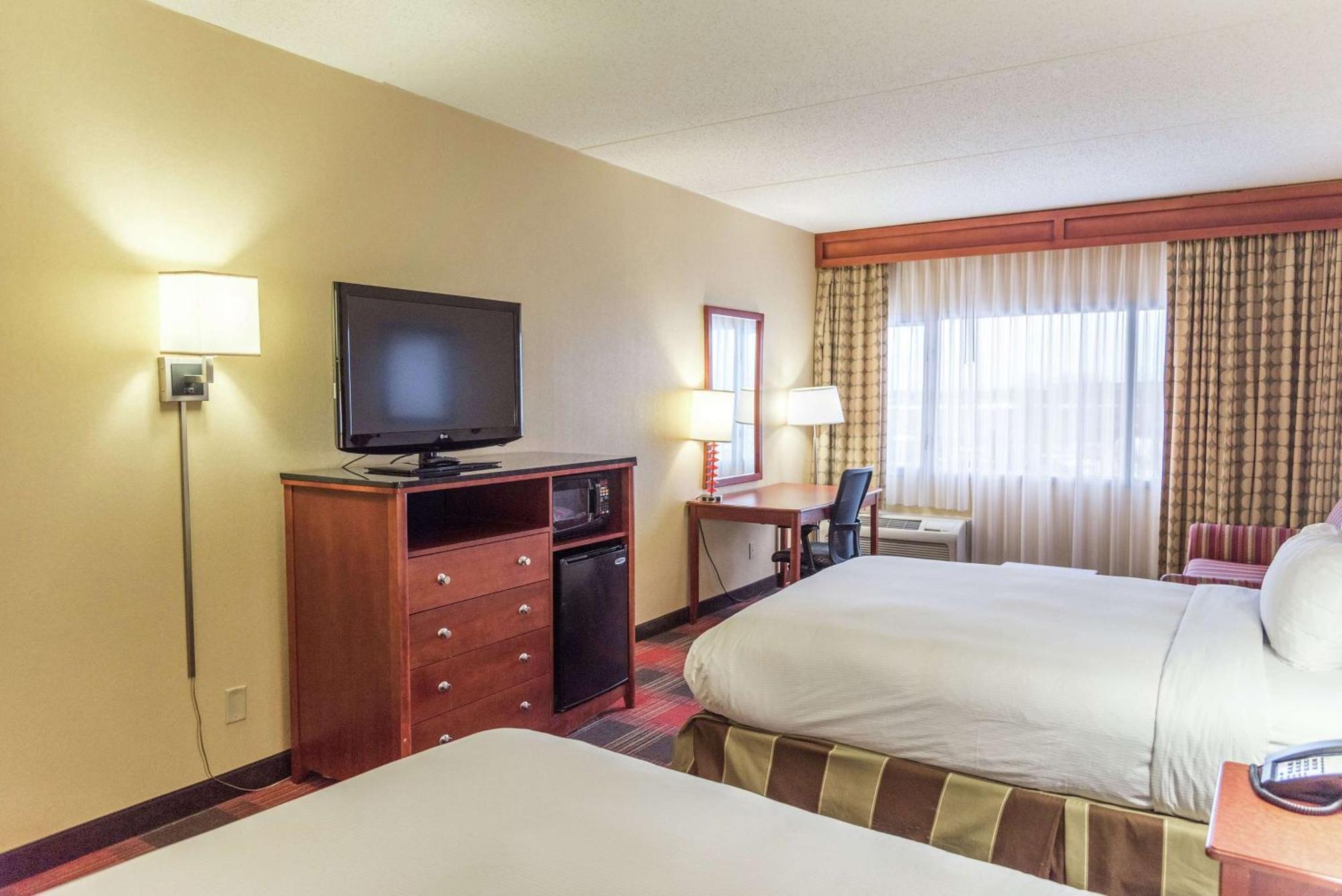 Doubletree By Hilton Holland Hotel Buitenkant foto