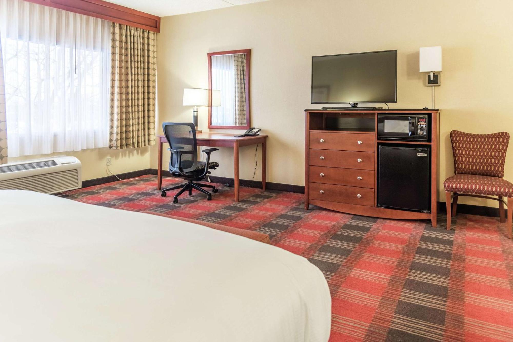 Doubletree By Hilton Holland Hotel Buitenkant foto