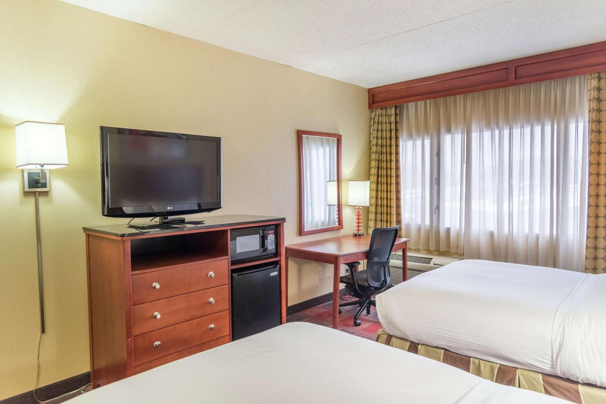 Doubletree By Hilton Holland Hotel Buitenkant foto