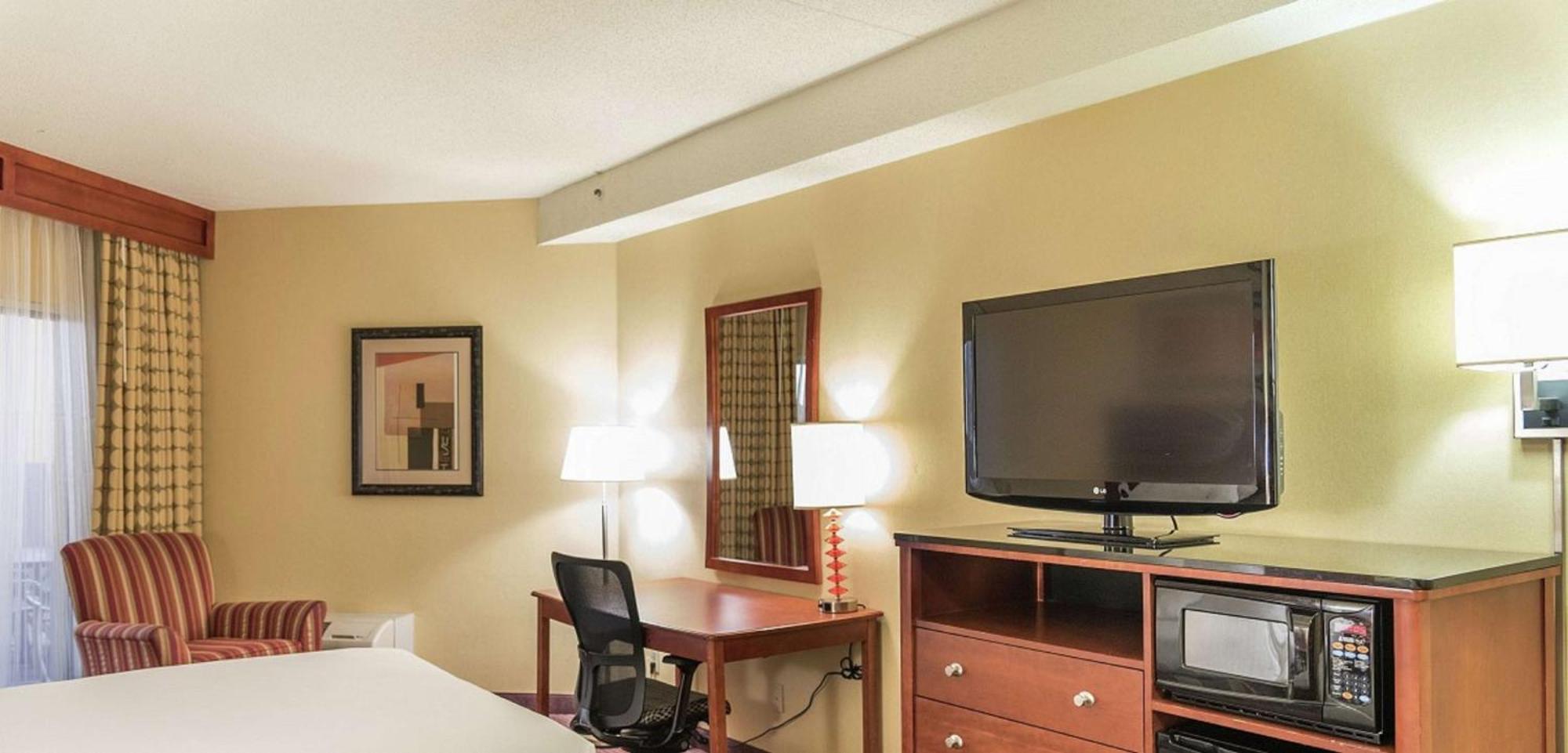 Doubletree By Hilton Holland Hotel Buitenkant foto