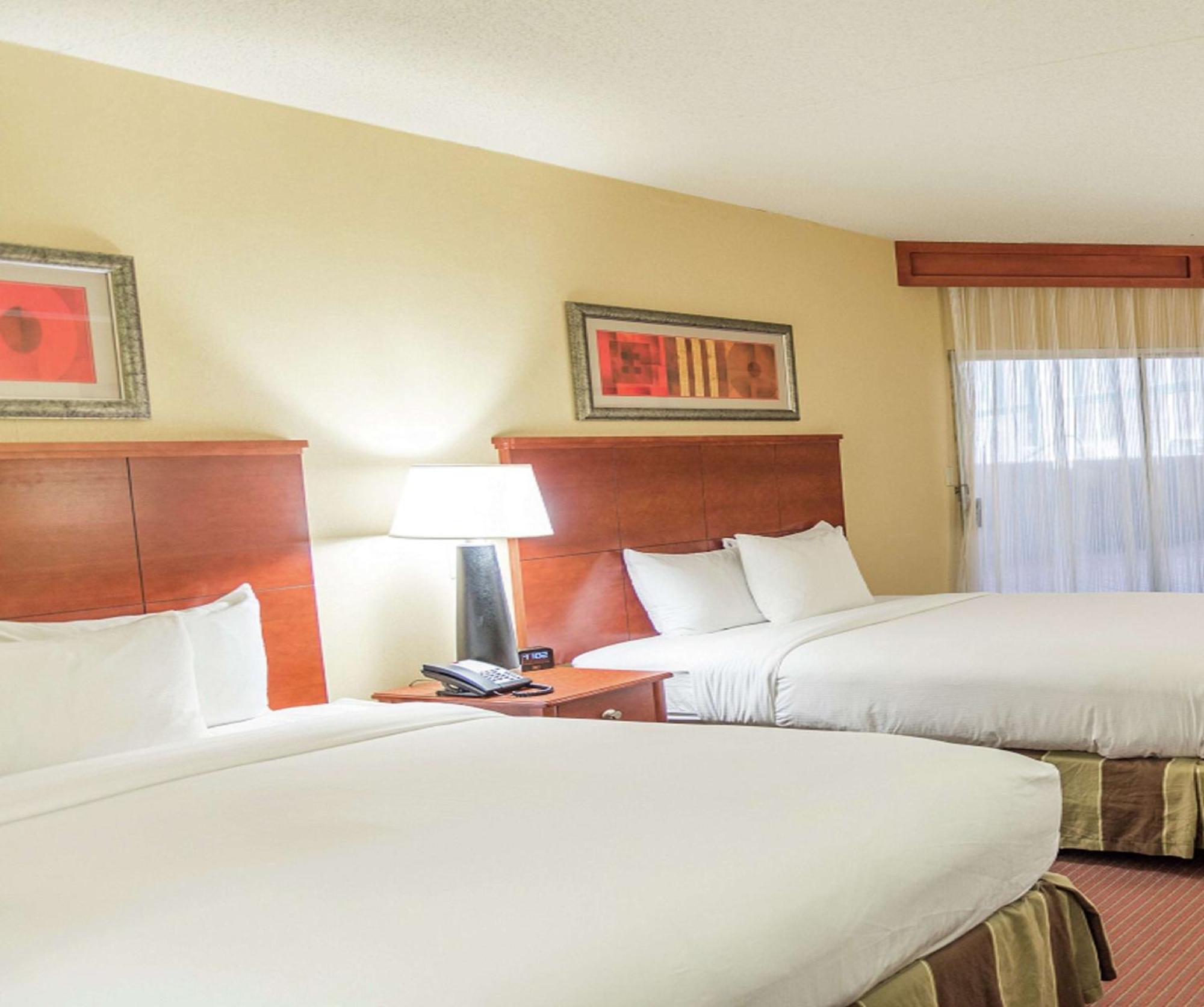 Doubletree By Hilton Holland Hotel Buitenkant foto