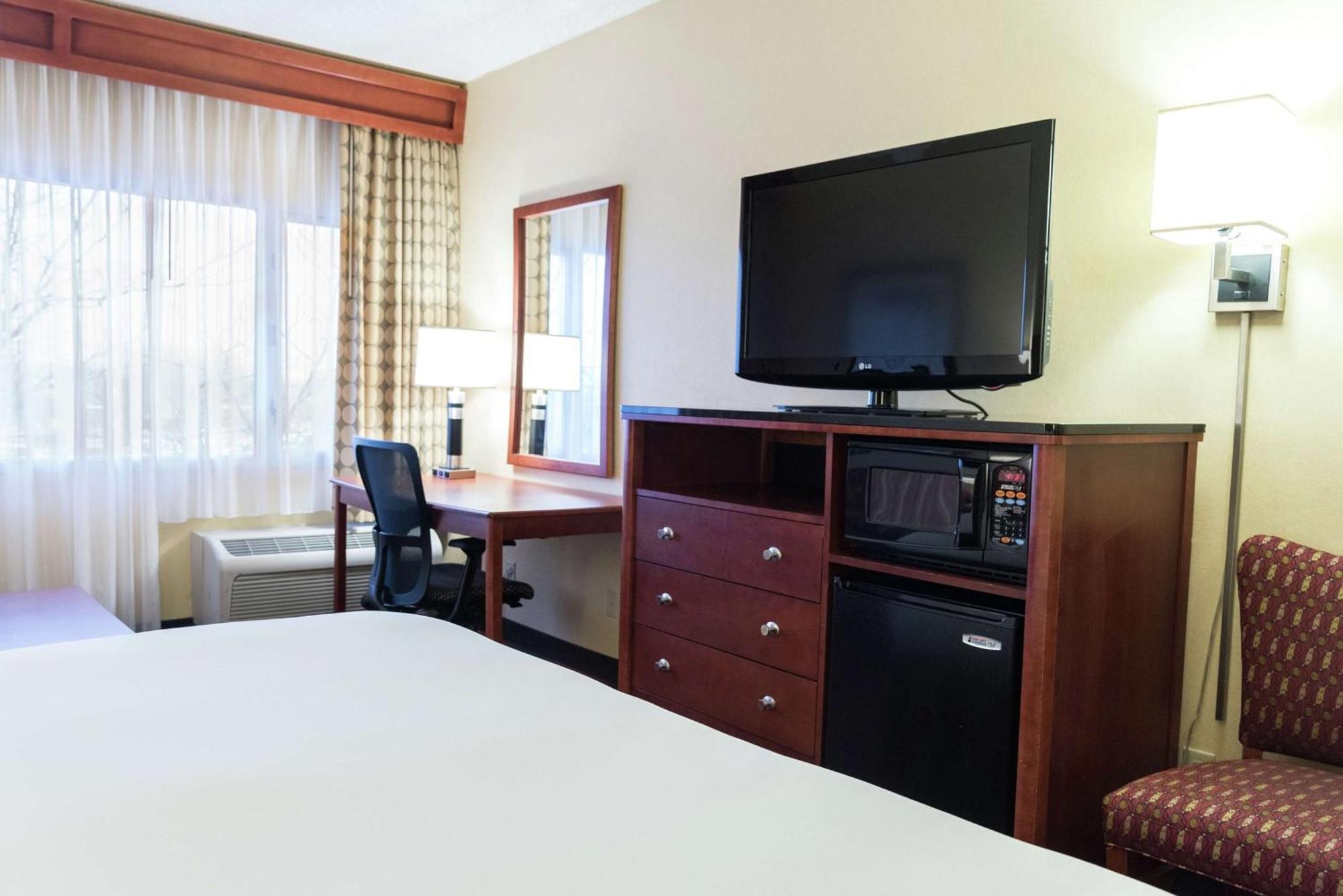 Doubletree By Hilton Holland Hotel Buitenkant foto