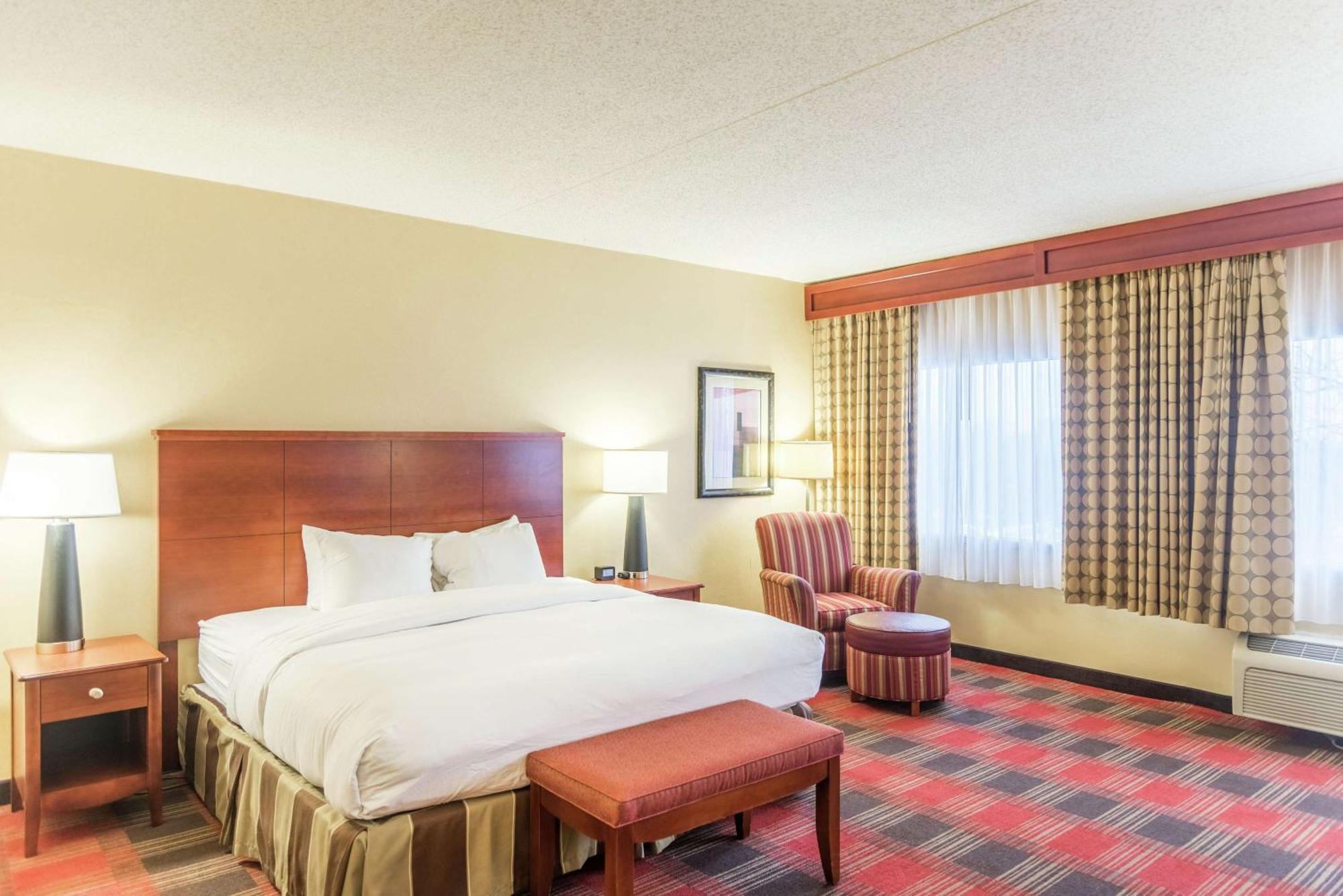 Doubletree By Hilton Holland Hotel Buitenkant foto