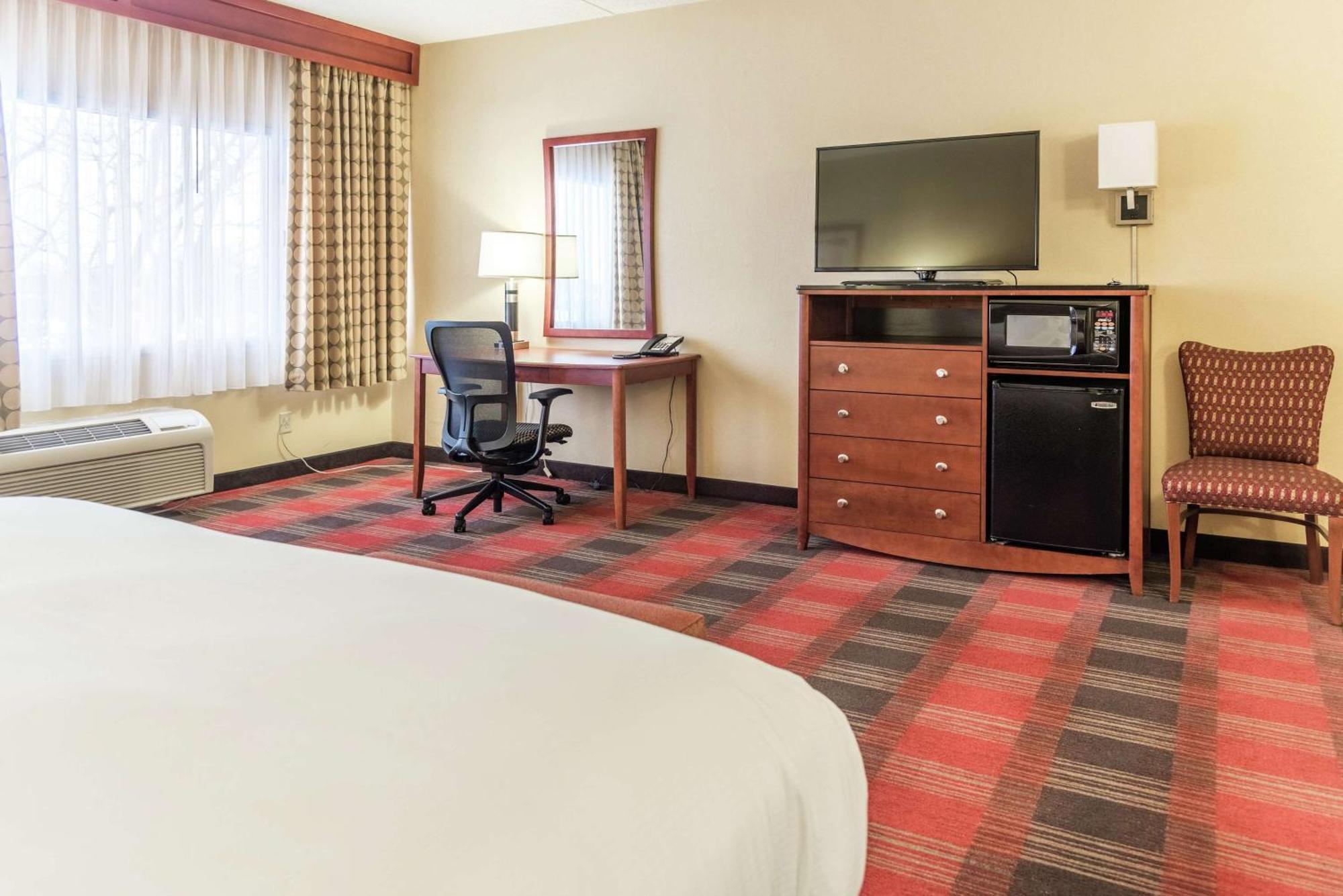 Doubletree By Hilton Holland Hotel Buitenkant foto