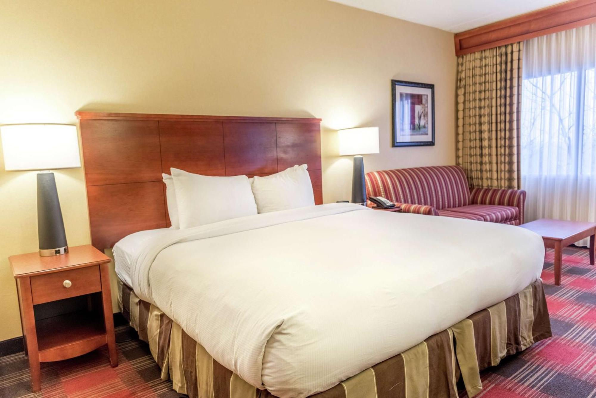 Doubletree By Hilton Holland Hotel Buitenkant foto