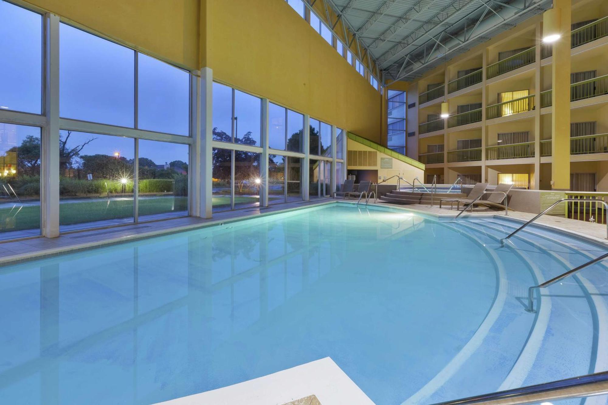 Doubletree By Hilton Holland Hotel Buitenkant foto